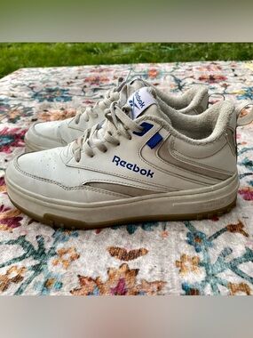 Reebok White Leather Sneakers with Blue Accents sz8